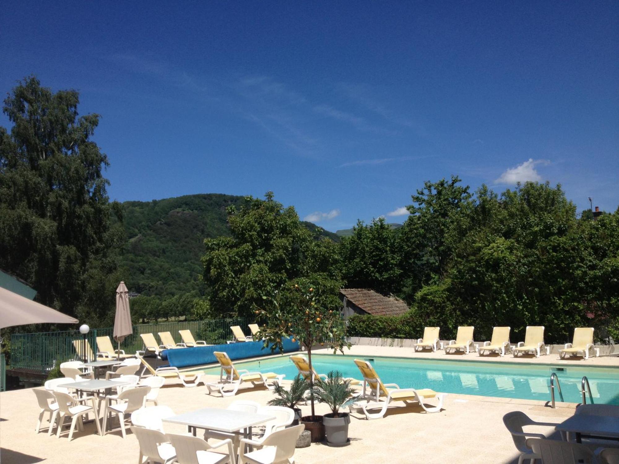 Hotel Et Residence Des Bains Vic-sur-Cère Exteriör bild