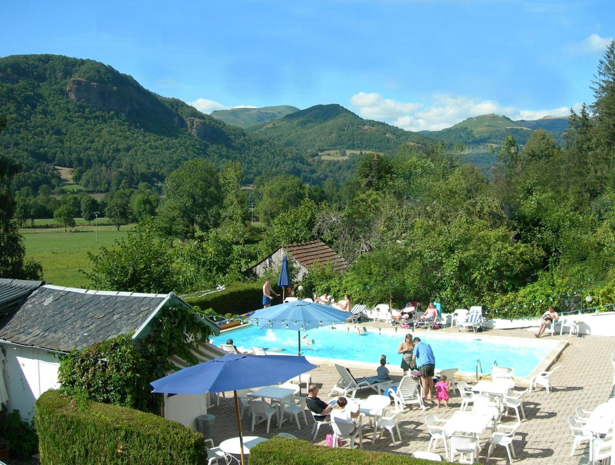 Hotel Et Residence Des Bains Vic-sur-Cère Exteriör bild