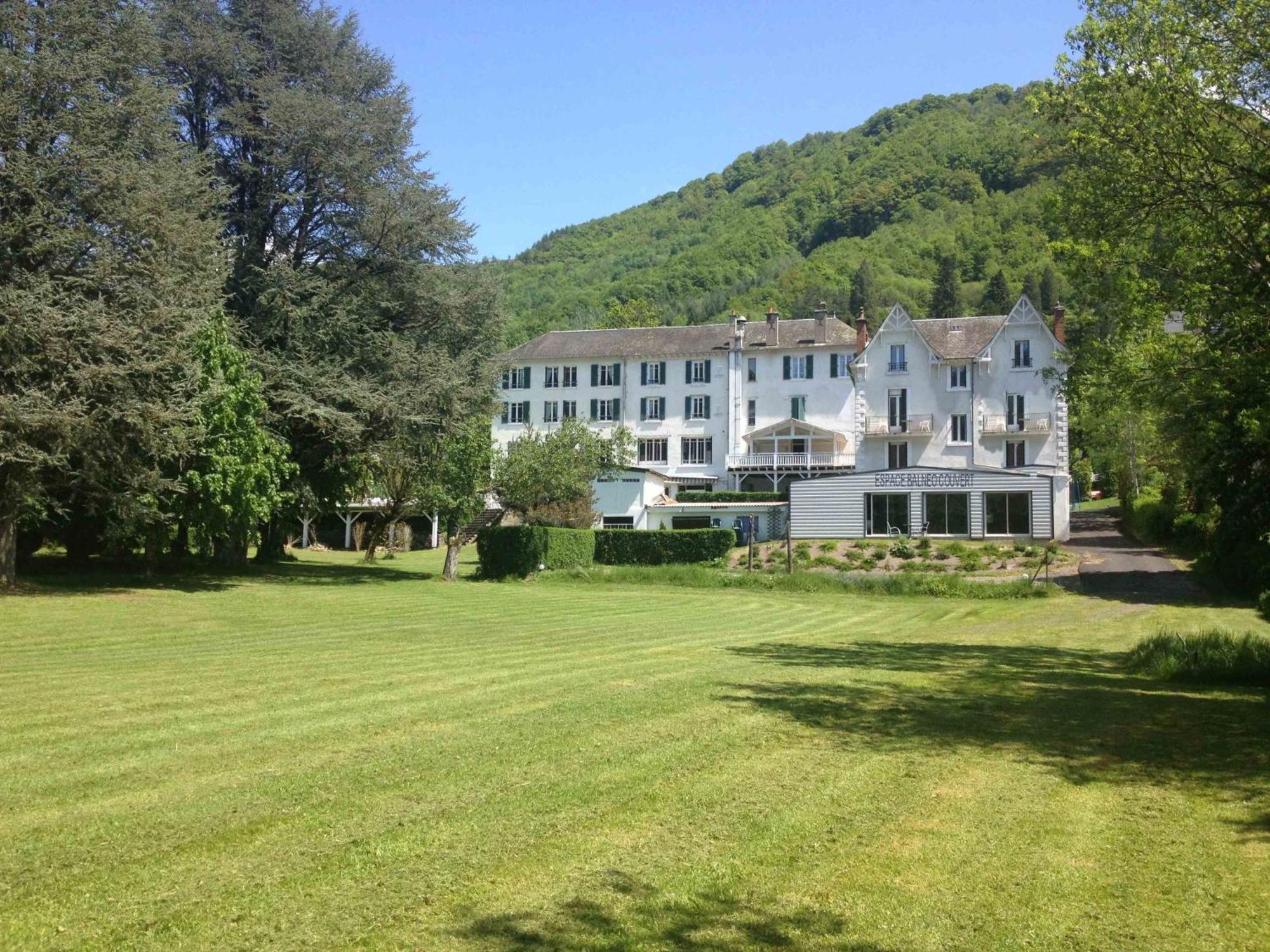 Hotel Et Residence Des Bains Vic-sur-Cère Exteriör bild