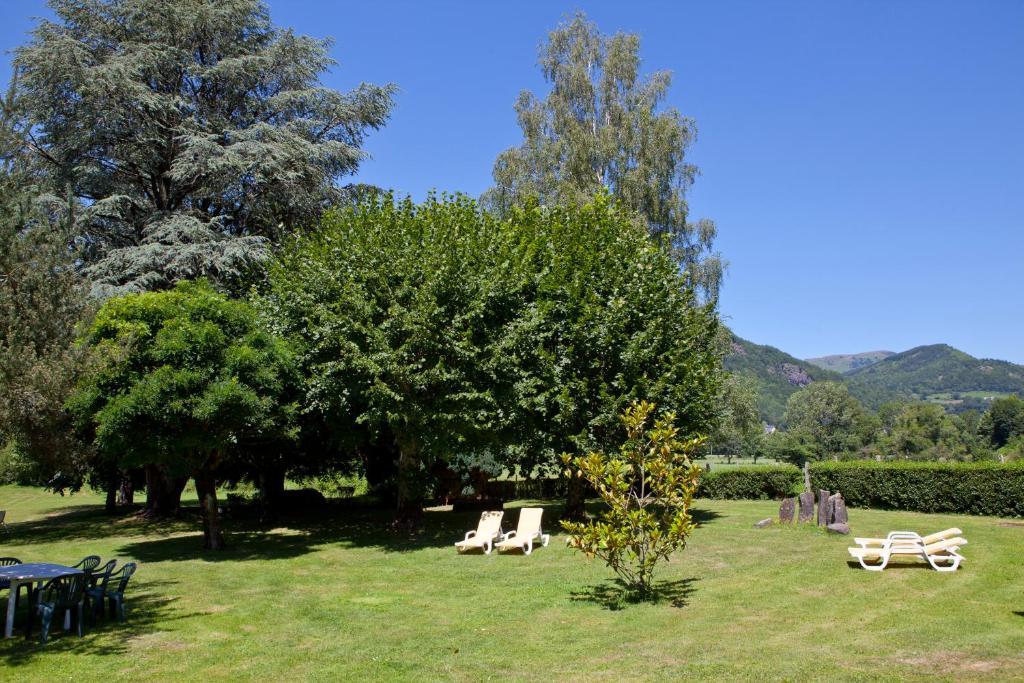 Hotel Et Residence Des Bains Vic-sur-Cère Exteriör bild